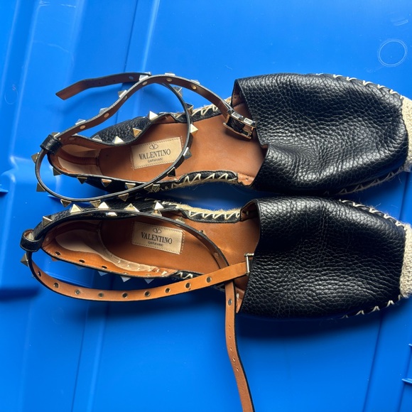 Valentino Studded 8.5 - Picture 2 of 3